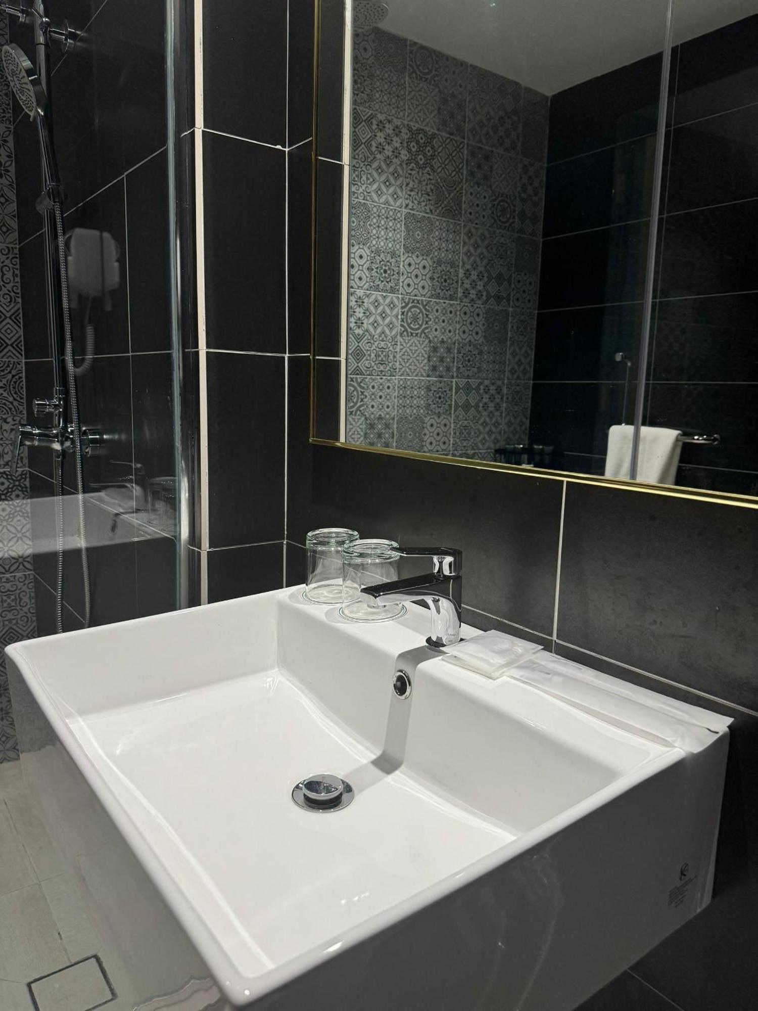 קאג'אנג Le'Genda Hotel מראה חיצוני תמונה